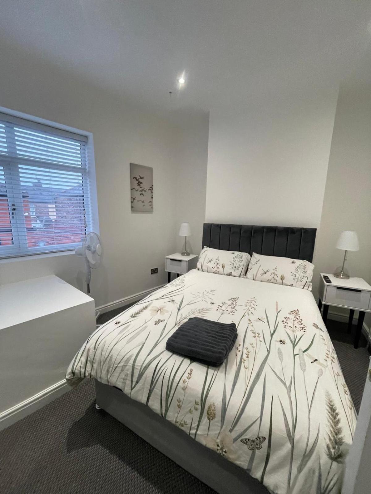 Spacious 2 Bedroom Apartment Liverpool Exterior photo