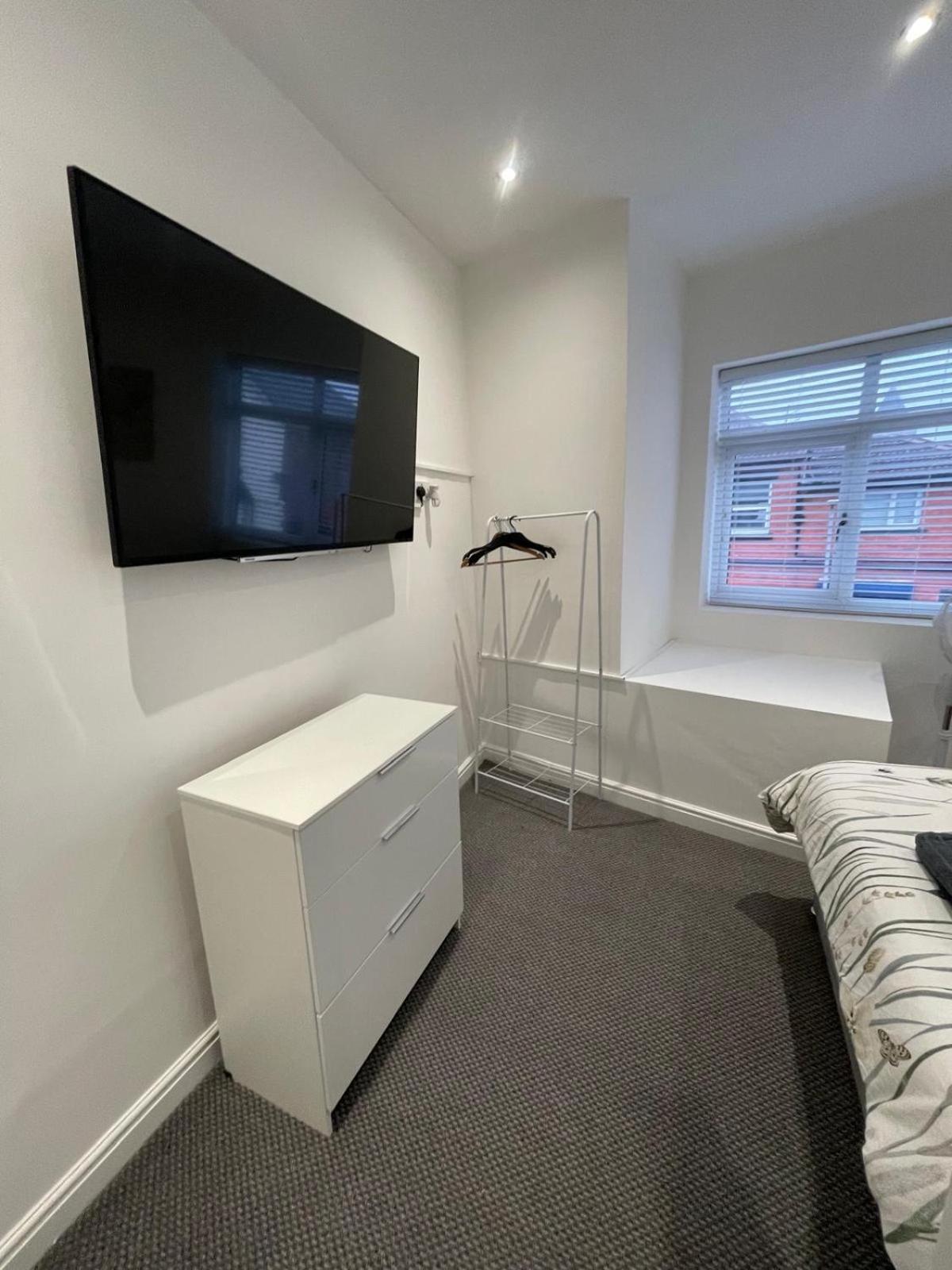 Spacious 2 Bedroom Apartment Liverpool Exterior photo