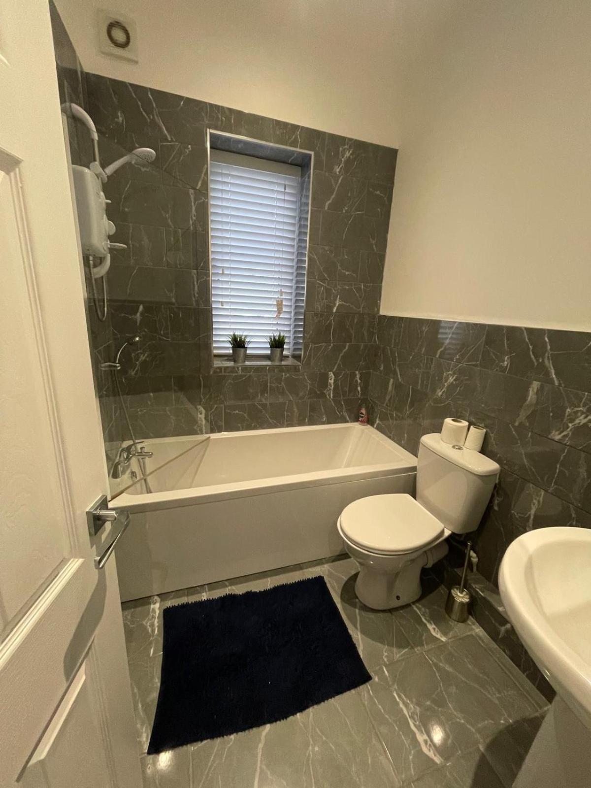 Spacious 2 Bedroom Apartment Liverpool Exterior photo