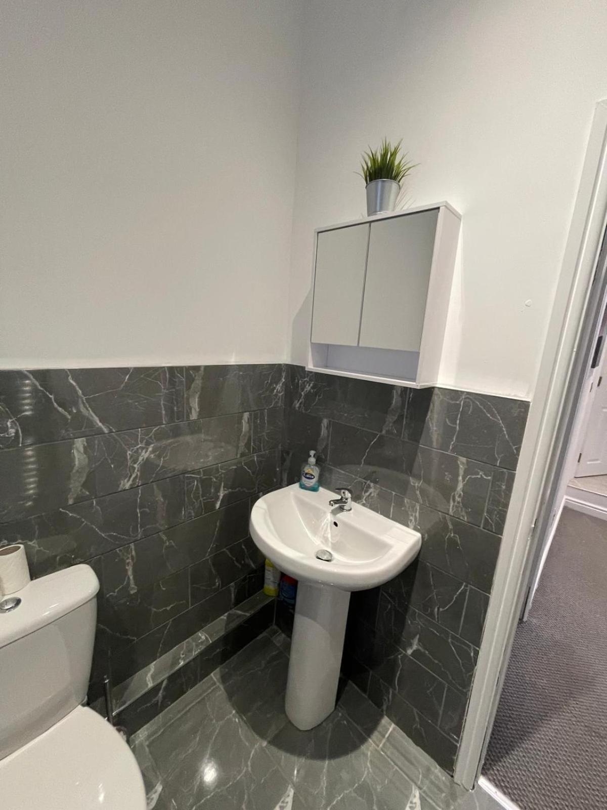 Spacious 2 Bedroom Apartment Liverpool Exterior photo